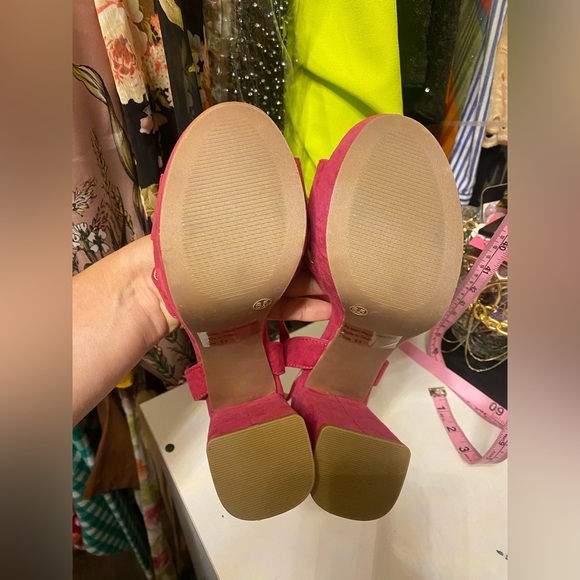 Wild Diva Fuchsia Block Heels Size 6.5 - Picture 6 of 6